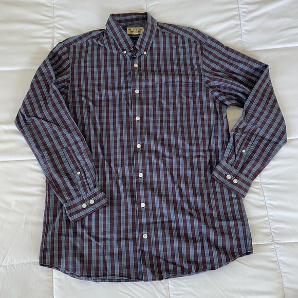 (SOLD on IG) Duluth Trading Wrinkle Fighter button down - Picture 2 of 3